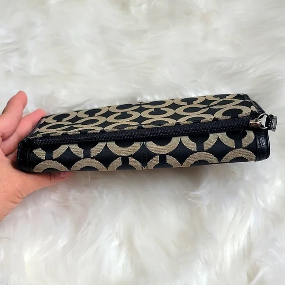 COACH - Picture 12 of 14